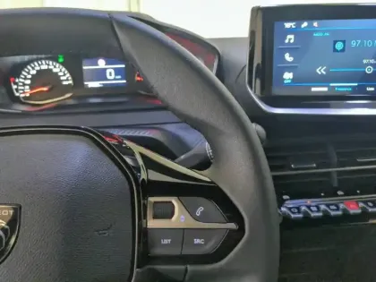 Photo 17 Peugeot 2008  PureTech 100 S&S BVM6