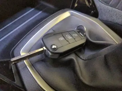 Photo 19 Peugeot 2008  PureTech 100 S&S BVM6