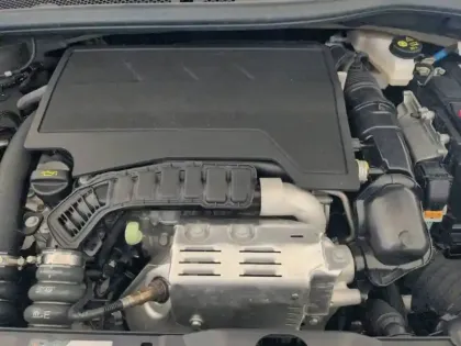 Photo 11 Peugeot 2008  PureTech 100 S&S BVM6