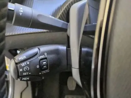 Photo 15 Peugeot 2008  PureTech 100 S&S BVM6