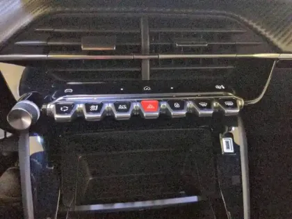 Photo 14 Peugeot 2008  PureTech 100 S&S BVM6