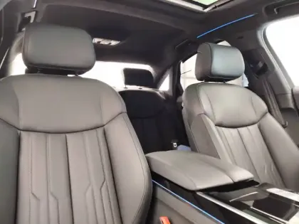 Photo 17 Audi A8  60 TFSIe 462 ch Tiptronic 8 Quattro