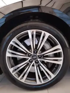 Photo 23 Audi A8  60 TFSIe 462 ch Tiptronic 8 Quattro