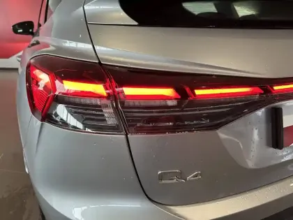 Photo 7 Audi Q4  e-tron Sportback 40 204 ch 82 kWh