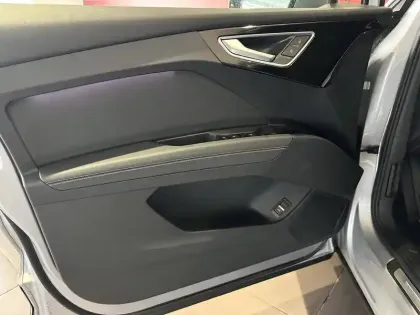 Photo 10 Audi Q4  e-tron Sportback 40 204 ch 82 kWh