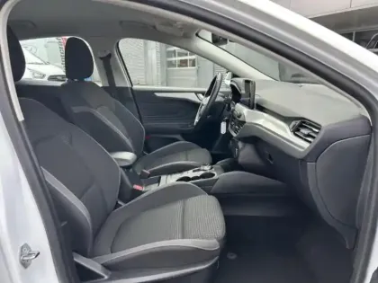 Photo 11 Ford Focus  1.0 EcoBoost 100ch  Trend Business