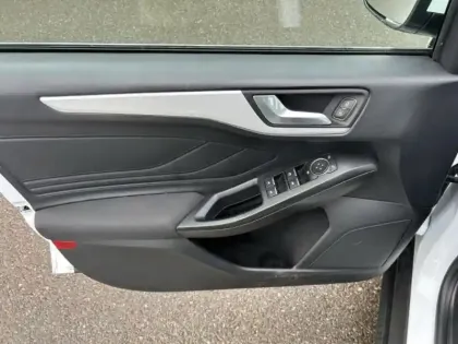 Photo 10 Ford Focus  1.0 EcoBoost 100ch  Trend Business