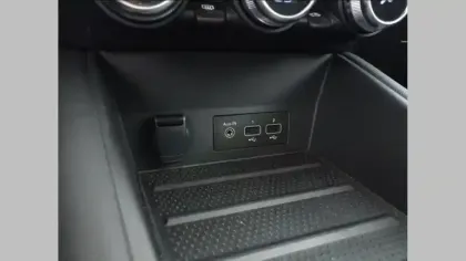 Photo 16 Renault Captur mild hybrid 160 EDC Techno