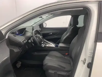 Photo 46 Peugeot 3008  Hybrid 180 e-EAT8