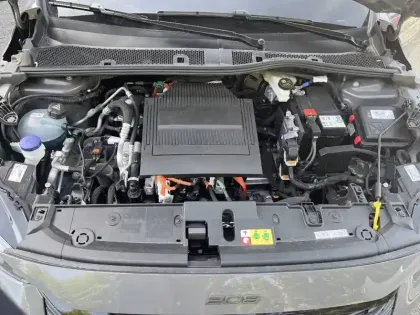 Photo 45 Peugeot 208  Electrique 50 kWh 136ch