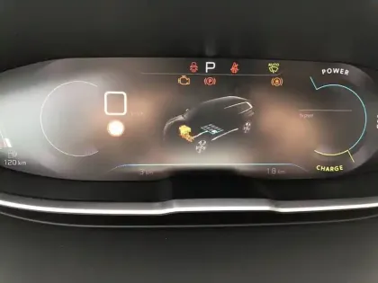 Photo 34 Peugeot 5008  Hybrid 136 e-DCS6