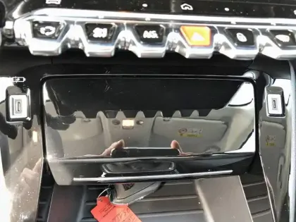 Photo 17 Peugeot 208  PureTech 100 S&S BVM6