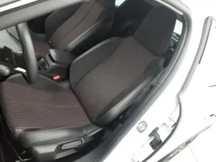 Photo 8 DS DS 3 DS3 Crossback PureTech 130 EAT8 Performance Line+