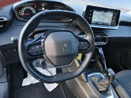 Photo 11 Peugeot 208  PureTech 75 S&S BVM5 Active