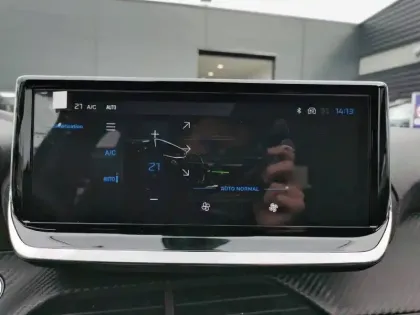 Photo 17 Peugeot 208  Hybrid 100 e-DCS6