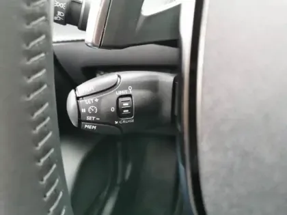 Photo 19 Peugeot 208  Hybrid 100 e-DCS6