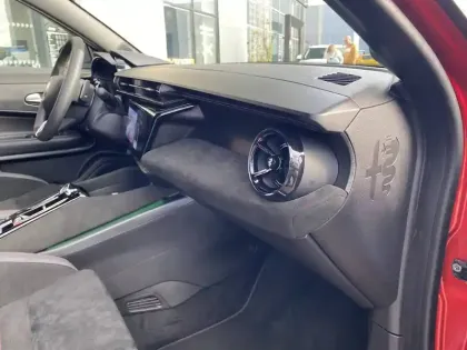 Photo 108 Alfa Romeo Junior  1.2 Ibrida 136 ch eDCT6