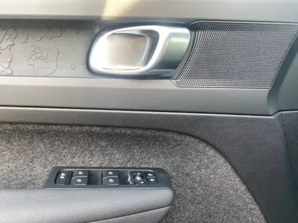 Photo 13 Volvo Xc40  Recharge 238 ch 1EDT