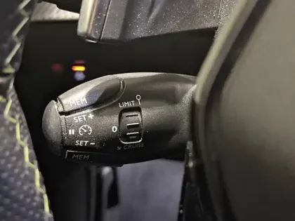 Photo 18 Peugeot 208  PureTech 100 S&S EAT8