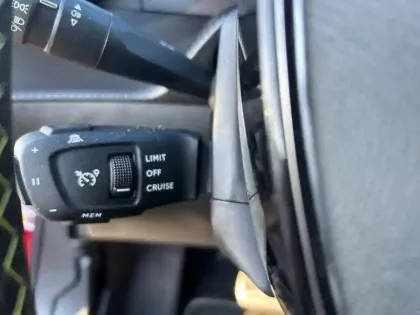 Photo 14 Peugeot 2008  Electrique 136 ch