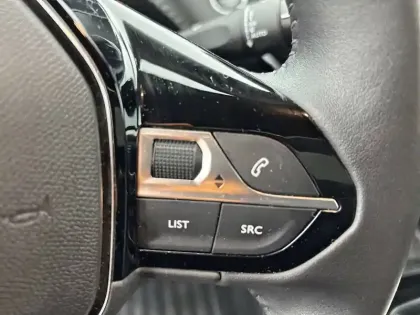 Photo 26 Peugeot 2008  Electrique 136 ch