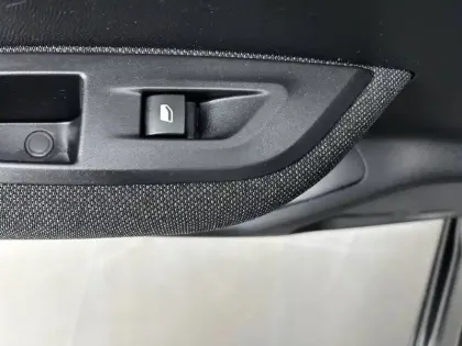 Photo 18 Peugeot 2008  Electrique 136 ch