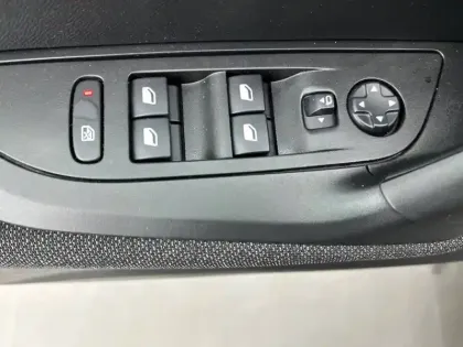 Photo 20 Peugeot 2008  Electrique 136 ch