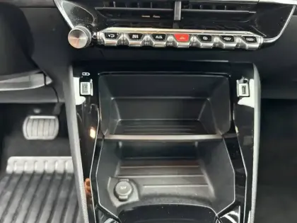 Photo 28 Peugeot 2008  Electrique 136 ch