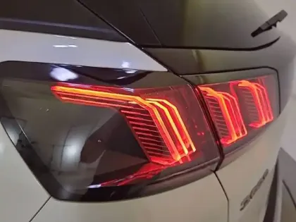 Photo 16 Peugeot 3008  Hybrid 225 e-EAT8