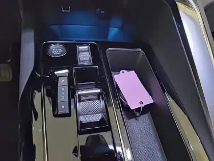 Photo 13 Peugeot 3008  Hybrid 225 e-EAT8