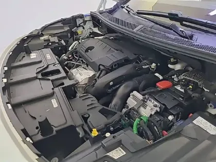 Photo 47 Peugeot 3008  Hybrid 225 e-EAT8
