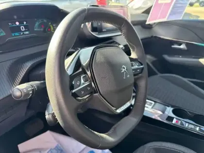 Photo 8 Peugeot 208  Electrique 50 kWh 136ch