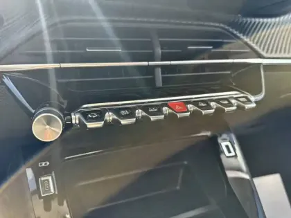 Photo 25 Peugeot 208  Electrique 50 kWh 136ch