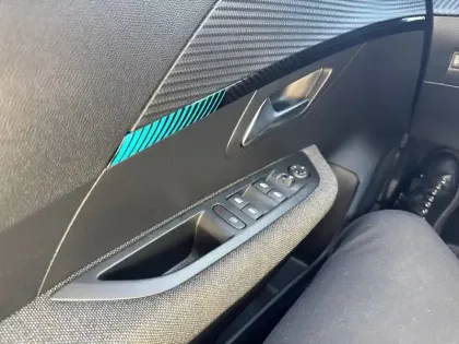 Photo 21 Peugeot 208  Electrique 50 kWh 136ch