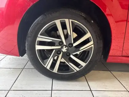 Photo 32 Peugeot 208  PureTech 100 S&S BVM6