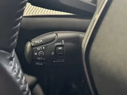 Photo 34 Peugeot 208  PureTech 100 S&S BVM6