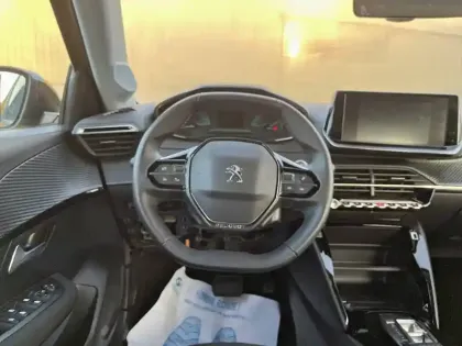 Photo 8 Peugeot 208  Electrique 50 kWh 136ch