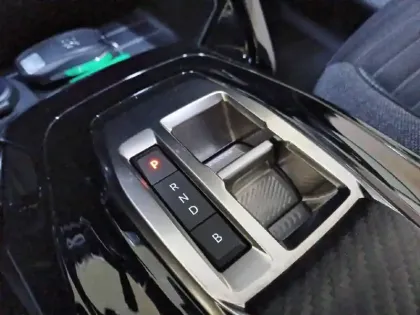 Photo 33 Peugeot 208  Electrique 50 kWh 136ch