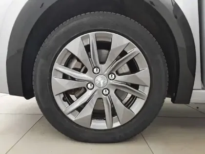 Photo 11 Peugeot 208  Electrique 50 kWh 136ch