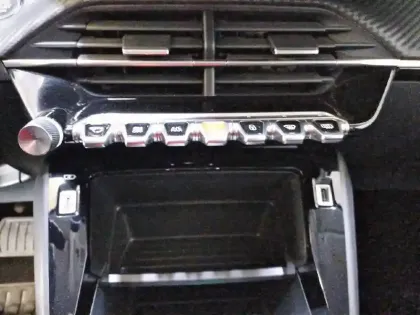 Photo 44 Peugeot 208  Electrique 50 kWh 136ch