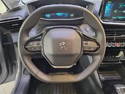 Photo 6 Peugeot 208  Electrique 50 kWh 136ch