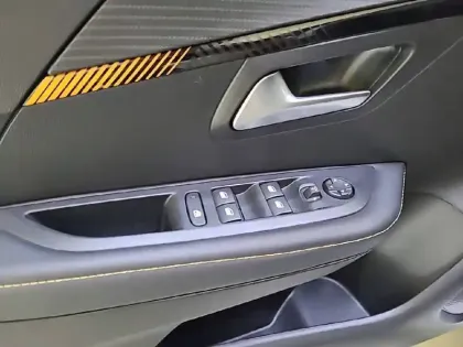 Photo 27 Peugeot 208  Electrique 50 kWh 136ch