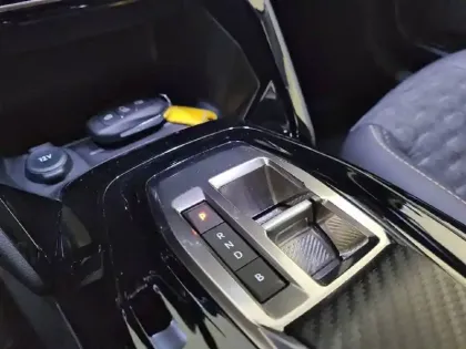 Photo 44 Peugeot 208  Electrique 50 kWh 136ch