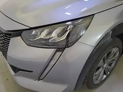 Photo 22 Peugeot 208  Electrique 50 kWh 136ch