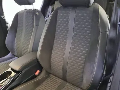 Photo 8 Peugeot 208  Electrique 50 kWh 136ch