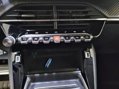 Photo 55 Peugeot 208  Electrique 50 kWh 136ch