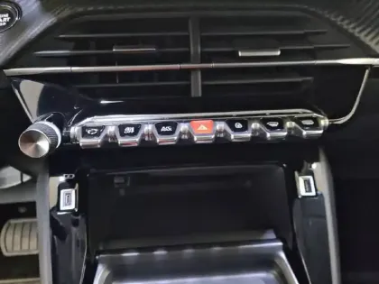 Photo 37 Peugeot 208  PureTech 100 S&S EAT8