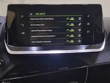 Photo 39 Peugeot 208  PureTech 100 S&S EAT8