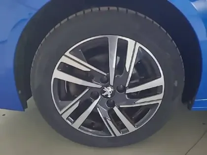 Photo 28 Peugeot 208  PureTech 100 S&S EAT8