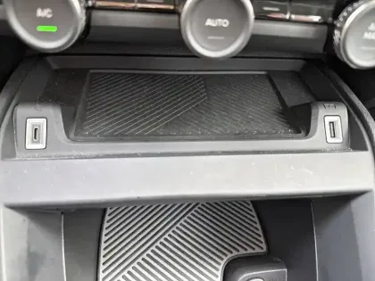 Photo 41 Citroën C4 e- 136 ch Automatique